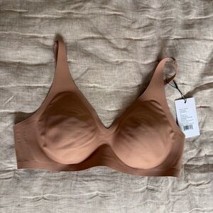 Knix Your Revolution V Neck Nude Seamless Bra Medium